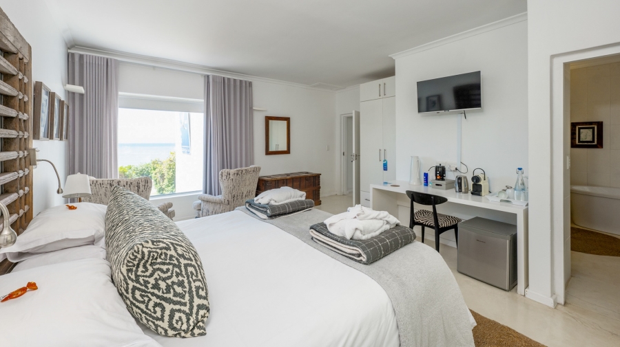 6 Bedroom Property for Sale in Agulhas Western Cape